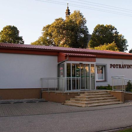 Апартаменты Restaurace Na Krizovatce Bozanov Экстерьер фото